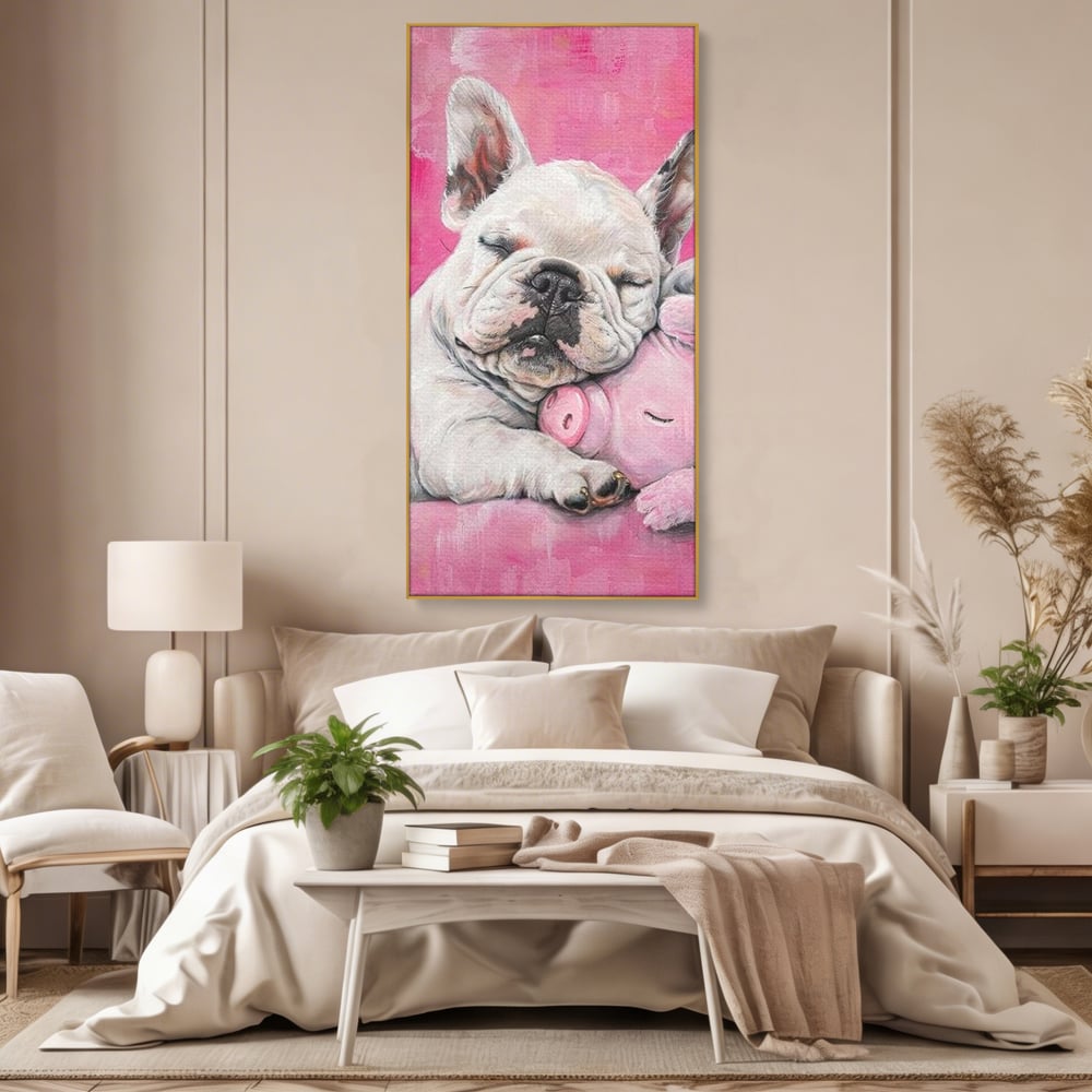Tablou canvas cu pictura cu bulldog si porcusor, in rama de aluminiu auriu, pe perete intr-un dormitor